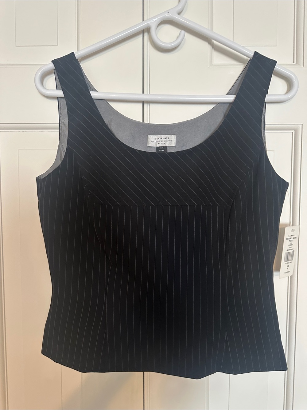 3 piece suit Tahari Black Pinstripe - gorgeous 6P
